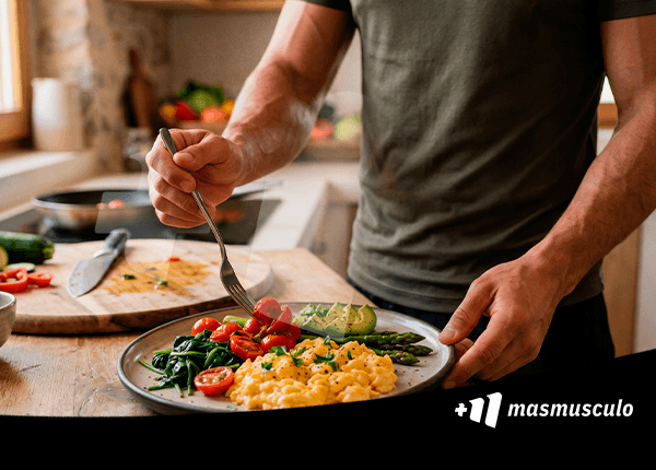 Nutrición estratégica hipertrofia: timing, macros y suplementos